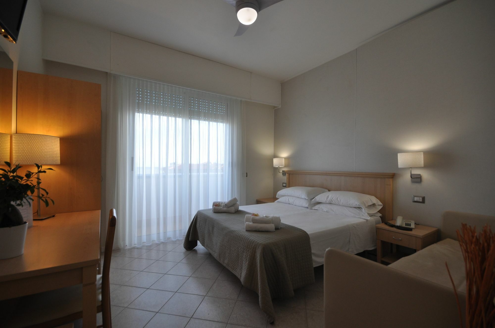 Hotel Adriatic&Beauty Ріміні Екстер'єр фото